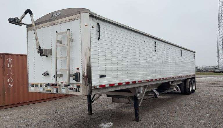 2023 Wilson Commodity Hopper Bottom, 43' Long, 96'' wide, Vibrators on compartments, Commodity Trap doors, Automatic Electric Roll Tarp, Aluminum Rims, Air Ride, Air Gauge, 2 rows of 5 side lights, VIN- 1W1K44325P6633155