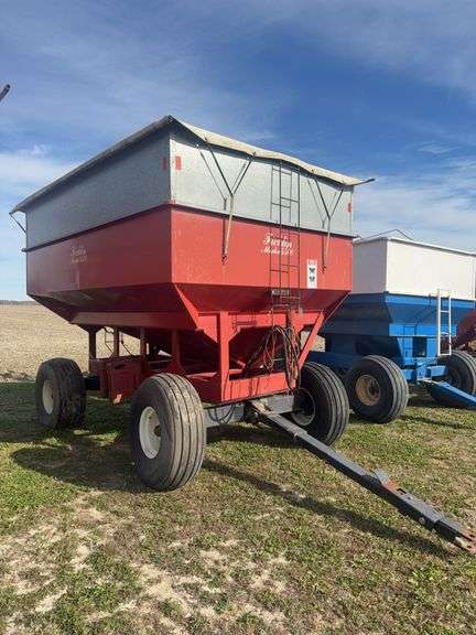 Ficklin 4500 Gravity Wagon, left hand unload, with roll tarp, three new tires, other couple years old, double bulk feed bin, brakes, 16ft hyd conveyor seed auger