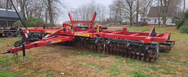 McFarlane 4030-RB6, Reel Disk, 30ft, Tandem Axle, 18.5'' blades, Manual Gang adjust, Disc Blade, beater, 3 bar harrow, and basket, s/n- 17165