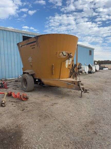 Kuhn Knight Verti-Max 5055 TMR, left unload, with scale, twin screw, small 1000pto, s/n- A042.