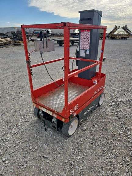 2018 Skyjack SJ16 Electric Scissor Lift 192.1 Hours, Everything works as it should, 22'' working height