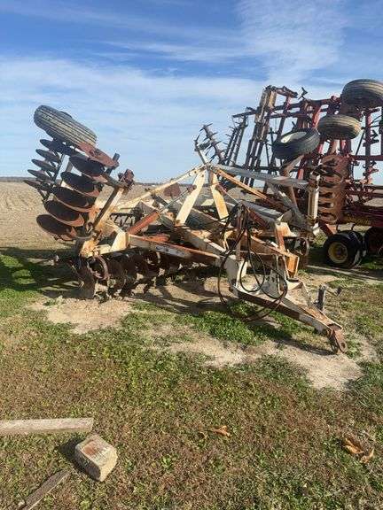 Dunham Lehr Series 34 Disk, newer hyd. Cylinder,7 1/2'' spacing, tandem axle on main frame