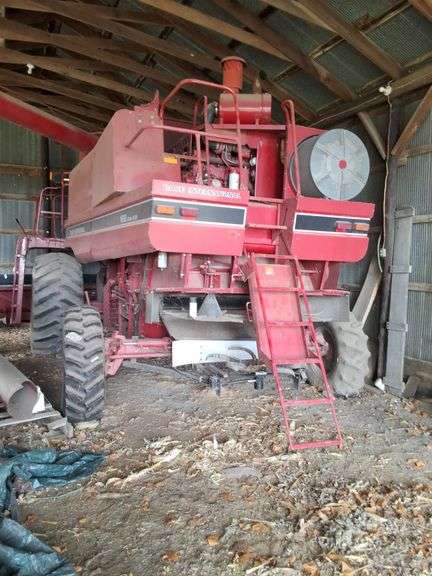 1994 Case International 1688 Axial Flow Combine, 3,357 hours, Firestone 30.5-32 Front Tires, 2wd, s/n- JJ00122579.