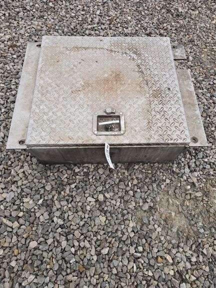 24" x 22" side mount toolbox