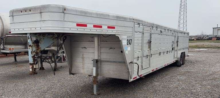 2013 Alum-Line 36ft Gooseneck Livestock trailer, 2 compartment, tandem axle