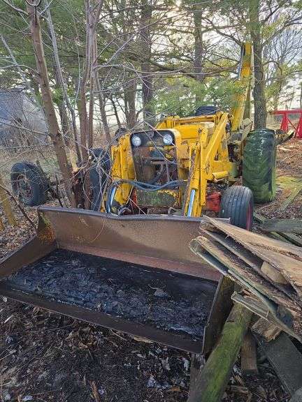 Case Tractor backhoe with loader, 2wd, outriggers, no motor, has been sitting