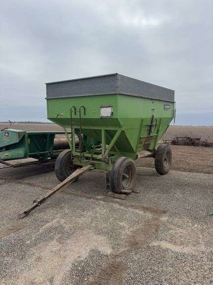 Parker 2600 gravity wagon