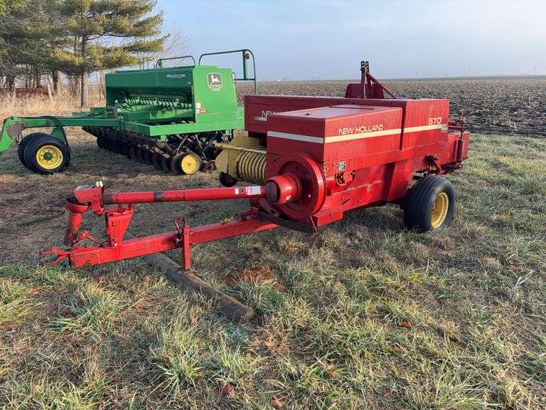 New Holland 570 small square baler, twine tie, S/N: 804489