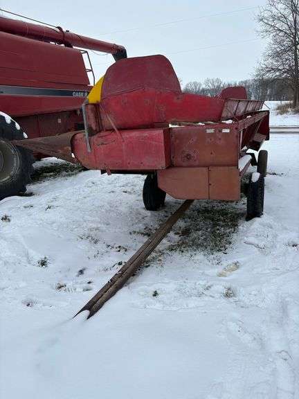 International 883 8 Row Corn Head on Head Cart, metal snouts s/n- 0730103U030032