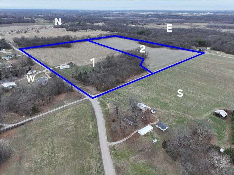 Tract 1 • 21.5 + or - Acres, 13.45 + or – tillable,  located in Sec 2, Jackson Township, Effingham County, IL. Soil PI 98.9, incredible building sites!