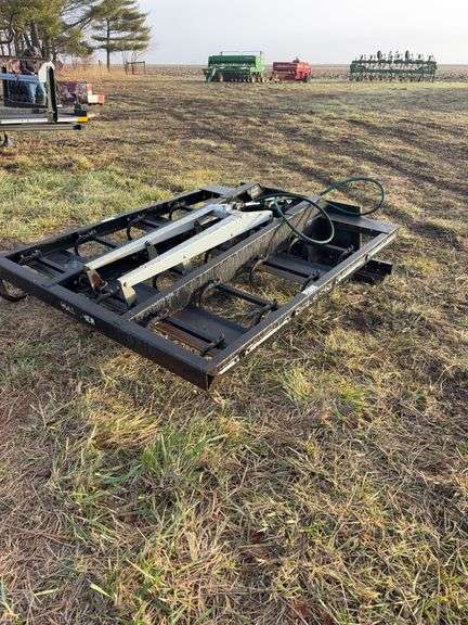 Hoelscher 100 accumulator for skid steer