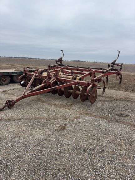 Krause 13 shank chisel plow, front disc blades.