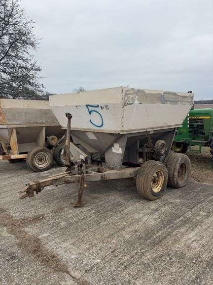 Fertilizer buggy, 540pto, ground driven conveyor