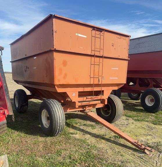 Killbros Center Dump Gravity Wagon, Model 450, newer tires all way around, 14l-16.15