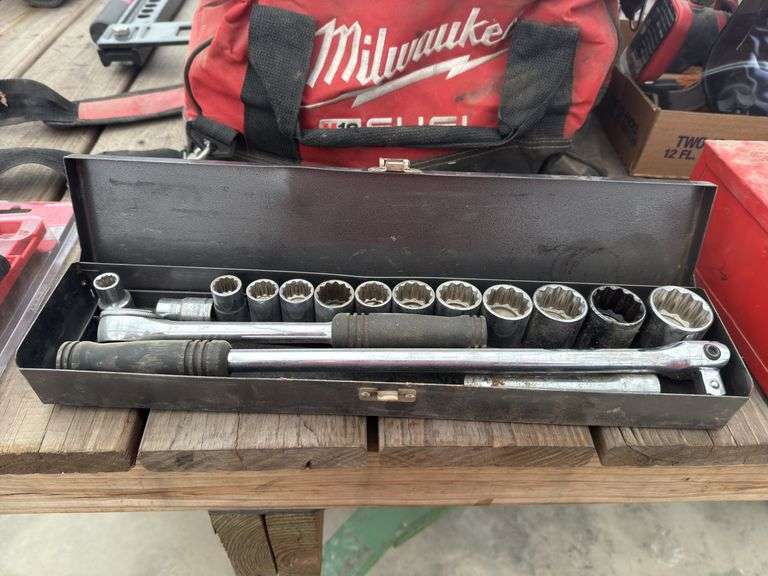 2 ratchets with 1/2"head and standard sockets