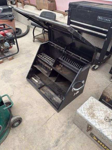 Montezuma life organized 30"x15" triangle toolbox