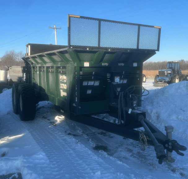 2022 Artsway X700 Manure Spreader, Poly Floor, Slop Gate, Double Rear Beater, Small 1000PTO, Like New, Very Nice Spreader, only selling since upgraded to a larger spreader