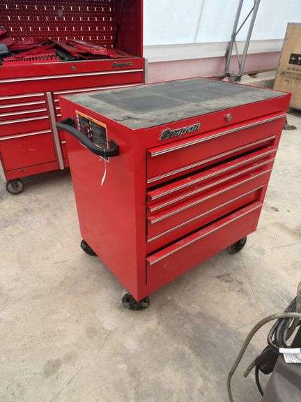 Snap-on roll around toolbox with key