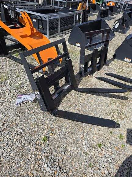 New 2024 Wolverine mini pallet forks