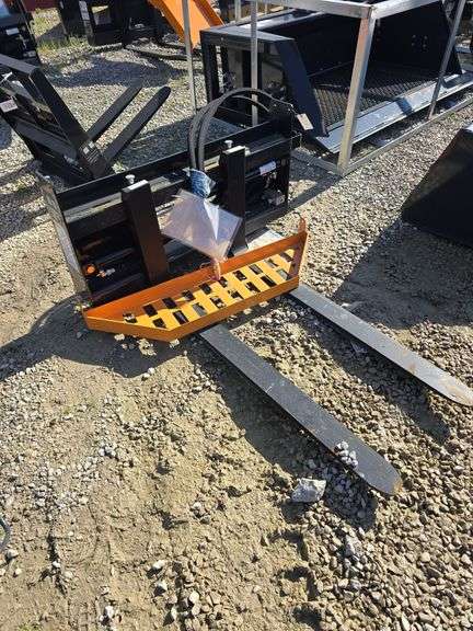 New 2024 Wolverine hydraulic adjustable pallet forks for skid steer, 48" long forks