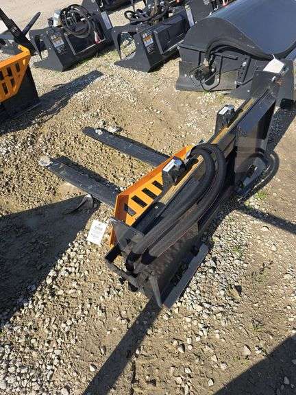 New 2024 Wolverine hydraulic adjustable pallet forks for skid steer, 48" long forks