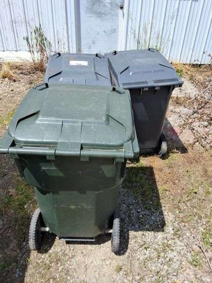 3 trash cans one money bid - Schmid Auction