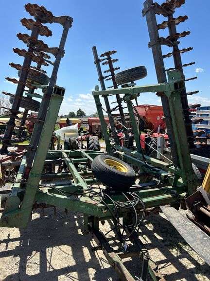 John Deere 335 30ft verticle tillage disk.
