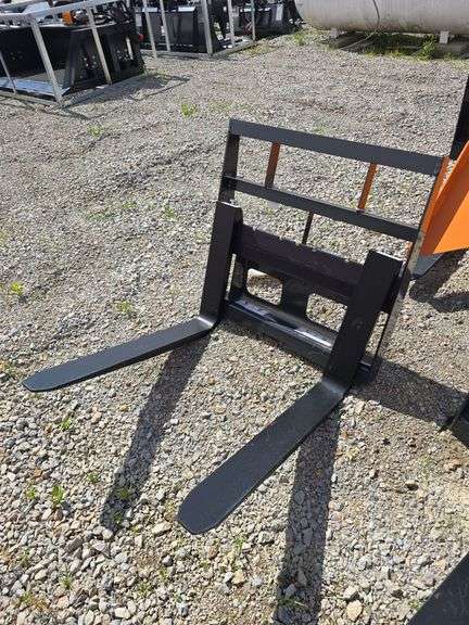 New 2024 Wolverine mini pallet forks