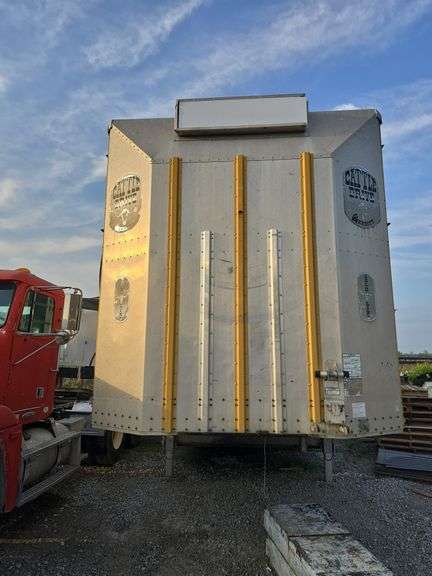 2007 Merrit Aluminum POT/Livestock semi trailer for cattle or hogs, spread axle, full winter kit (panels) spent $4,500 on brakes & wiring Jan 2024, complete LED lights good tires, good floor, gates, swing well , added big door, selling got out of hauling livestock, vin 1MT2N53227H016594