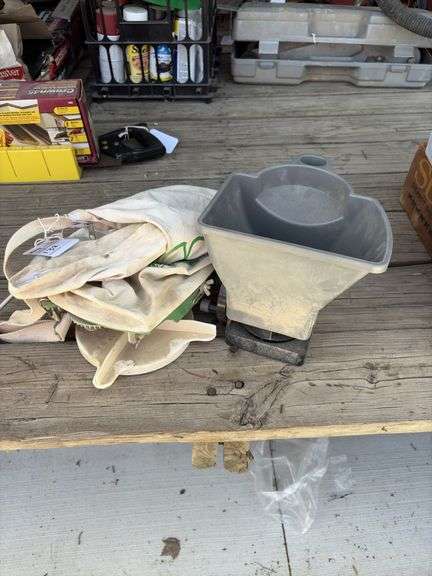 2 Hand Spreaders