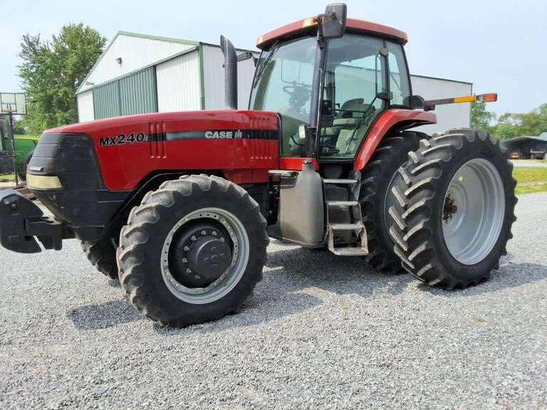 2002 Case IH MX 240, FWA, 6,860 hours, 3pt, 4 remotes, Full front weights, Big 1000pto, 3pt, 18.4R6 Duals, Buddy Seat, Power Shift, like new duals, s/n- X2404CJJA0119039