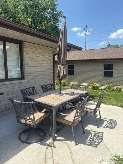 Outdoor Patio/Furniture set, 6 Chairs, with Roll Up Umbrella