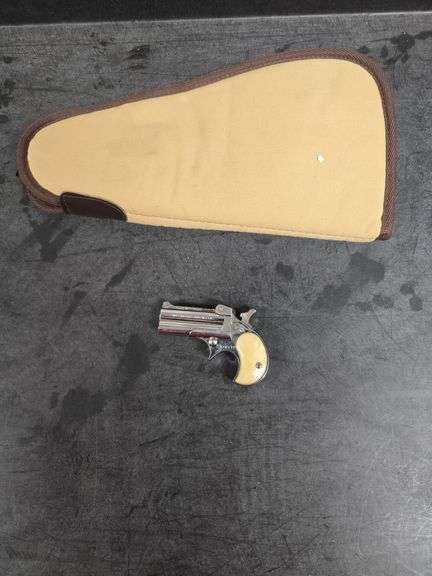 Davis Industries Model D-22 Derringer with case, 22 Caliber, gun smith special