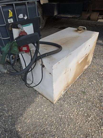 100 Gallon Portable Fuel tank, with pump