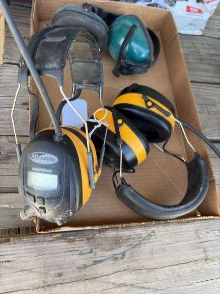 3 Sets of Earmuffs Headphones, Dewalt, with work tunes