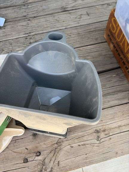 2 Hand Spreaders