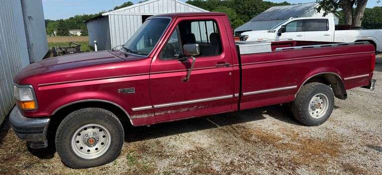 1994 Ford F150 pickup truck 125,241 miles, runs & drives, reg cab, 8' bed Maroon vin 1FTEF15N9RNA19130.
