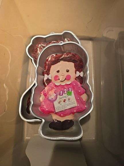 Character cake pans