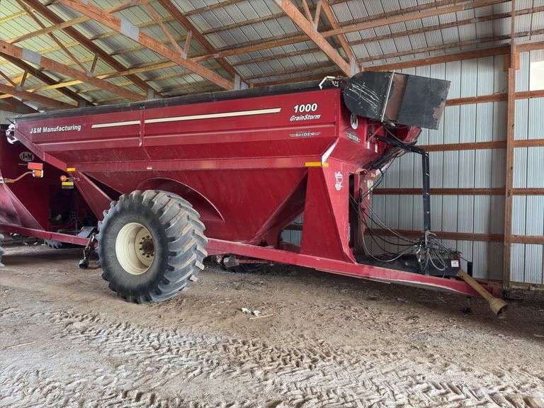 2012 J&M 1000 Grain Storm, 20'' Auger, 900/60R32, Roll Tarp, Rear Camera, Extended Reach, Big 1000pto, Hydraulic Auger Sliding System, s/n- 2899.