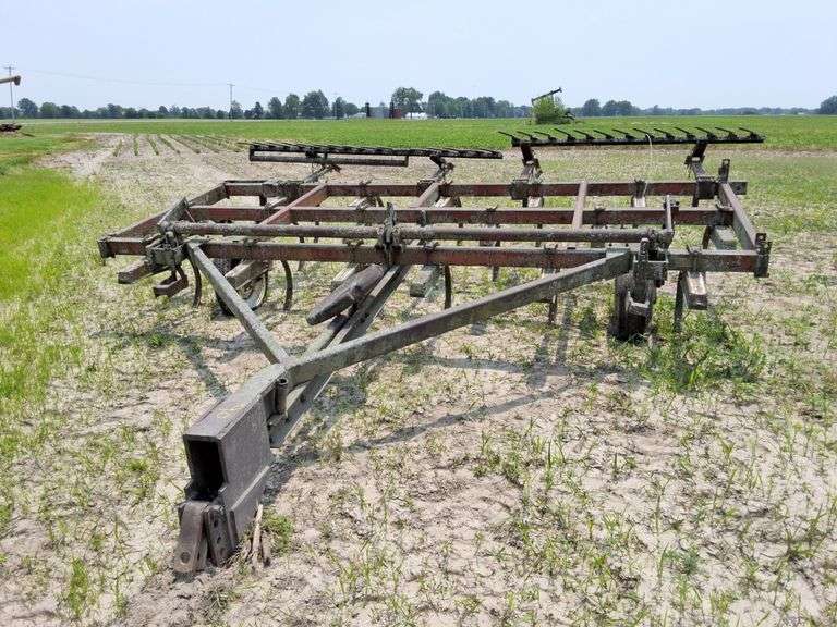 17 Shank Chisel Plow with harrow