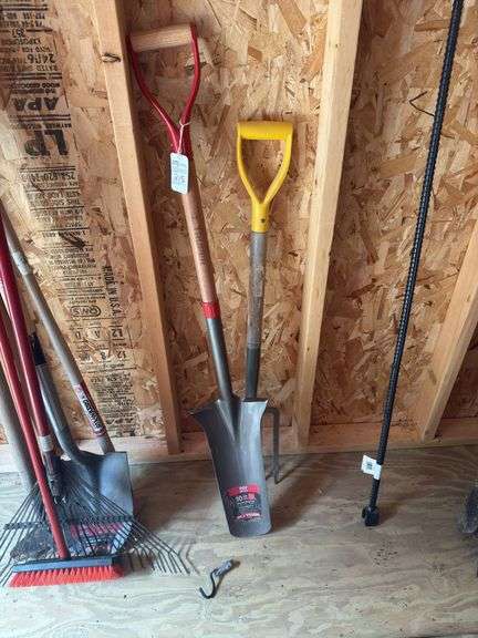 Truper Tile Spade and Potato Fork