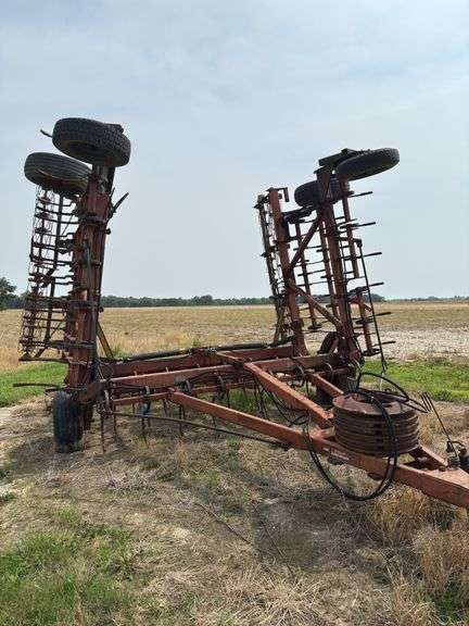 Mckee S-Tine Field Cultivator, 28ft, Double Basket, 6 front weights