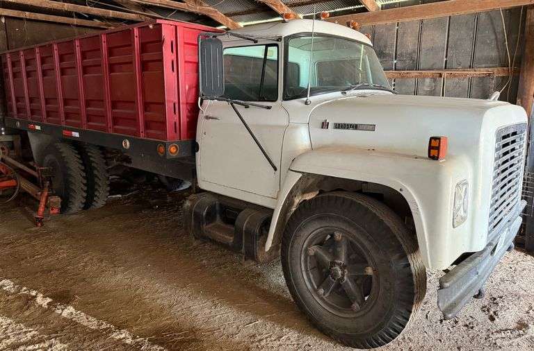 1976 International Load Star Grain Truck 131,674 miles, gas engine 5x2spd, 15' long bed, 3' 4" sides not including 12" extensions, runs & drives vin D0712FCH23284.