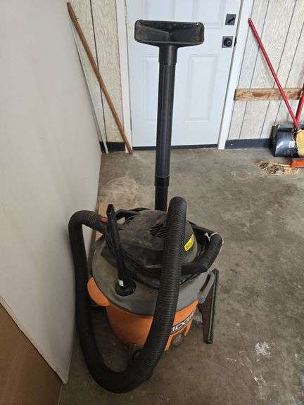 Rigid 12 gallon shop-vac, with attachments