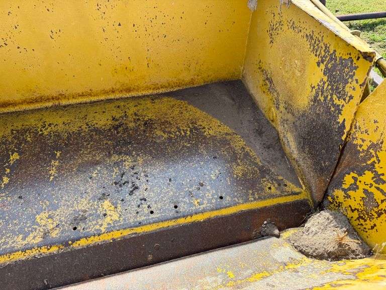 Eversman Hydraulic Scraper Model 2SD s/n 6505, 2 yard dirt scoop