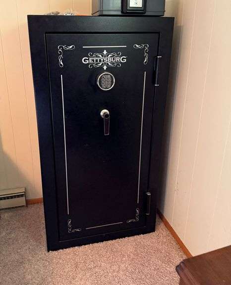 Gettysburg 10 gun safe with combination