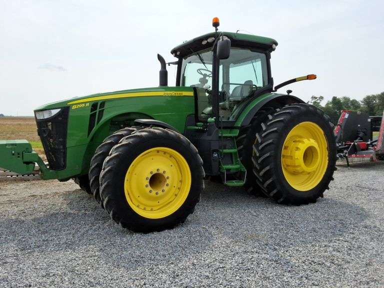 2015 John Deere 8295R Tractor, 4,032 hours, Front Duals 380/80R38, ILS Suspension, Power Shift, Rear Duals , 5 Remotes, 3pt, Rear inside and rear outside weights, Power Beyond, Big 1000pto, Leather, Deluxe Cab, Full Front weights, s/n- 1RW8295RCFP105204 (click on documents for spec sheet)