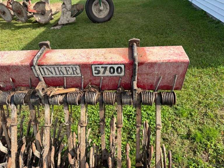 Hiniker 5700 rotary hoe 6 row & 1 owner