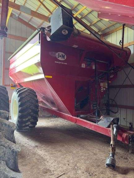2018 J&M 750 Grain Cart, Roll Tarp, Hyd Tilt Spout, Big 1000pto, 18'' Auger, 30.5L-32, Camera, s/n- 1701425.