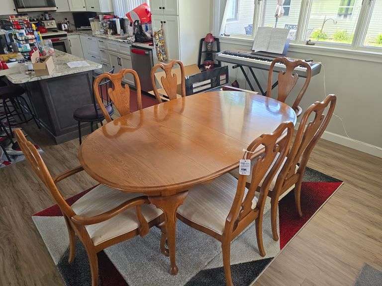 Oak oval table with 6 cushioned chairs approx 67" long